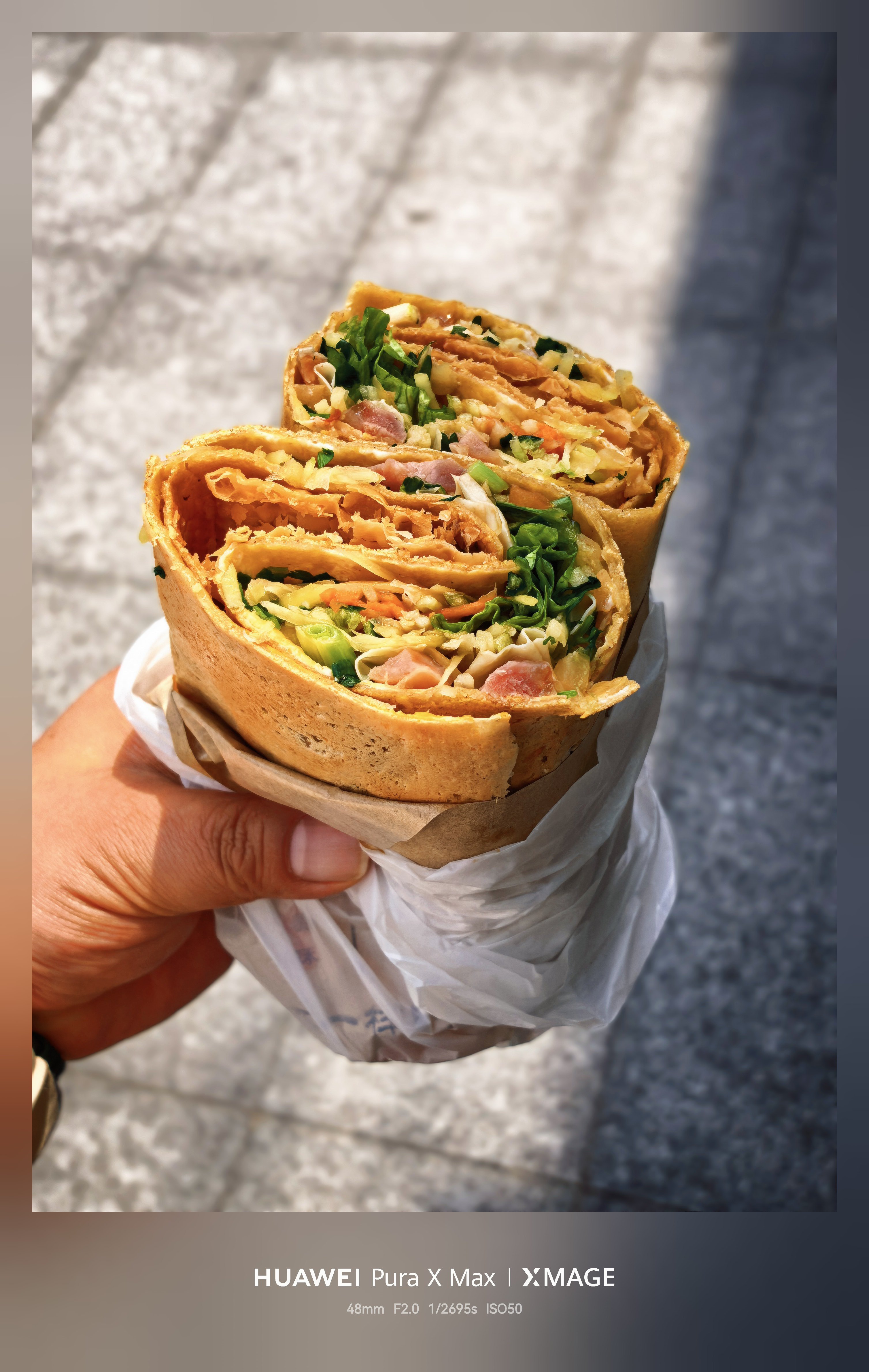 今天的午饭边走边吃我最爱的中式热狗🌭杂粮煎饼两个鸡蛋加大肉肠，绝对敦实午饭午饭