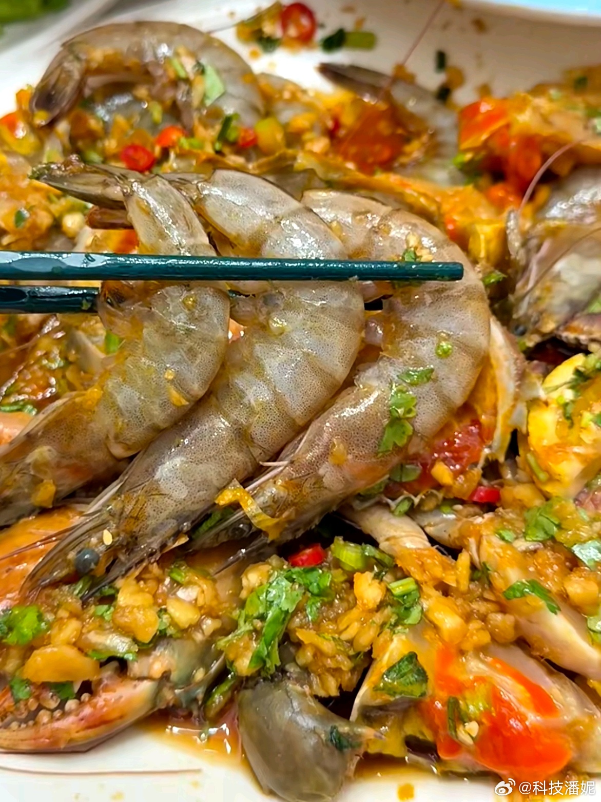 昨晚被闺蜜喊去撸夜宵，万万没想到正餐是生腌＋鱼生。在广东待了快六年，依旧攻克不了