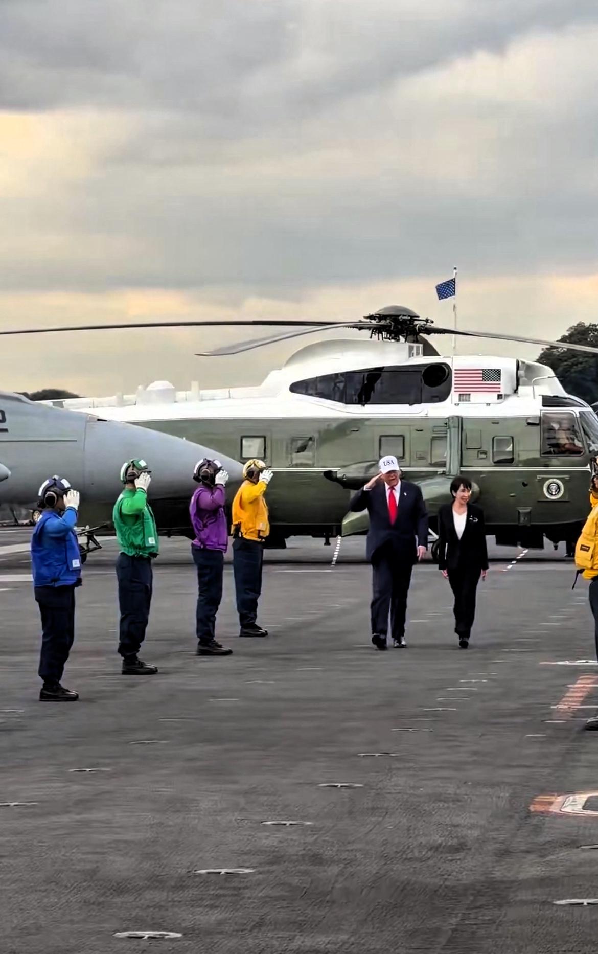 日本为特朗普的到来而欣喜若狂！

当地时间10月27日，特朗普抵达东京，开启了他
