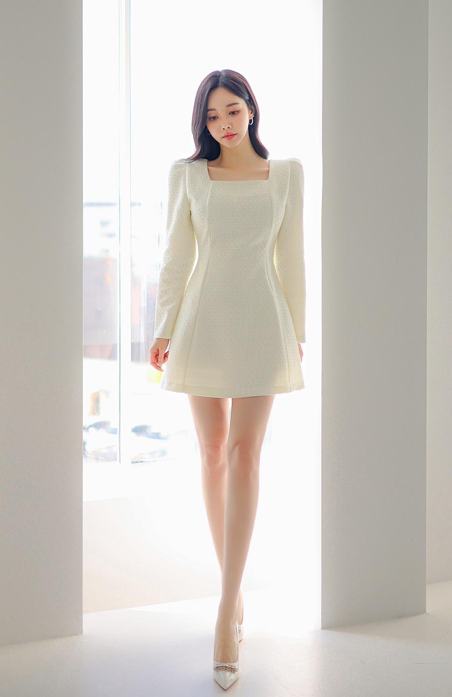 优雅气质，浅黄色连衣裙，尽显女性魅力