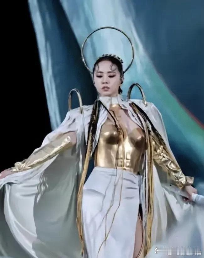 蔡依林模仿麦当娜，效果却出人意料的搞笑 ​​​