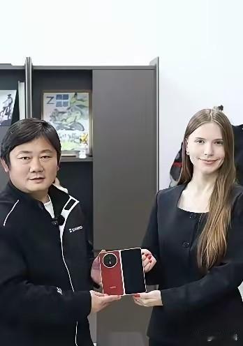修车工逆袭成世界冠军，
厂家排队送手机？
这事儿搁谁身上不迷糊啊！

世界超级摩