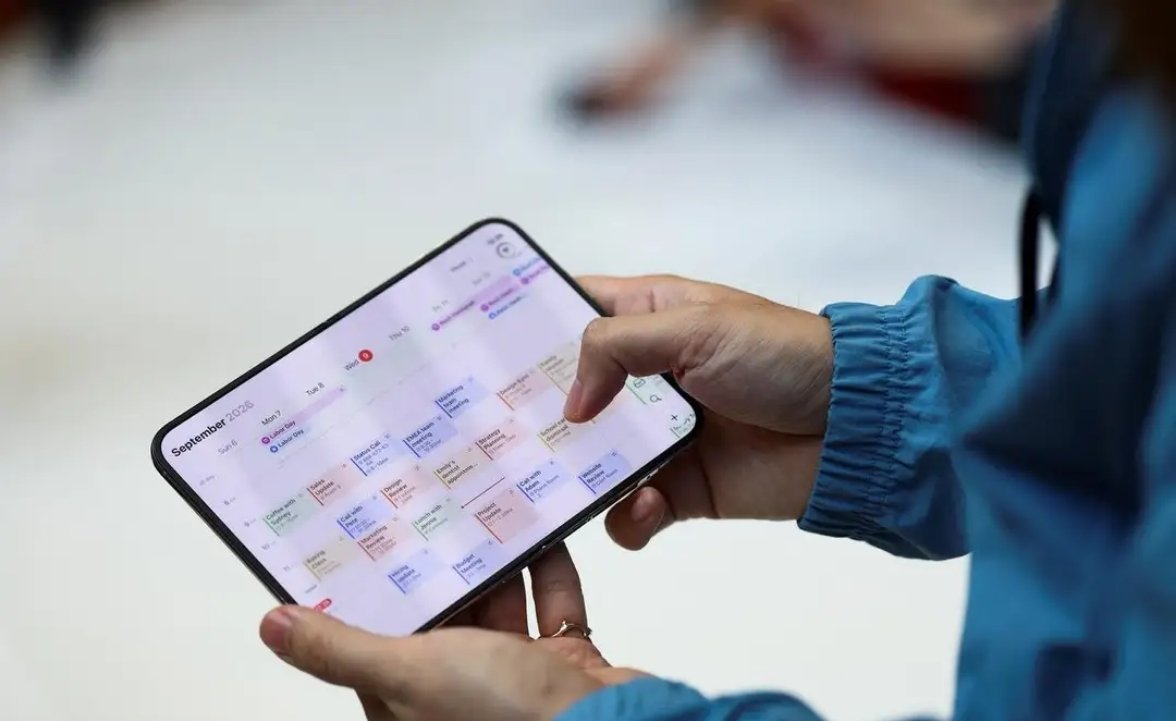 手机为什么不降价反倒越卖越贵2026年全球手机市场出现反常识的“量跌价升”格局，