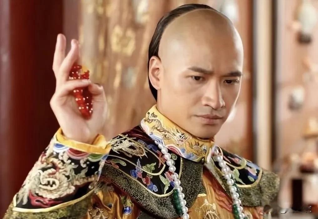 历史上的胤礽很爱学习的，李佳氏说他是好学好善，所以鸡娃和鸡娃爹其实是双向奔赴。