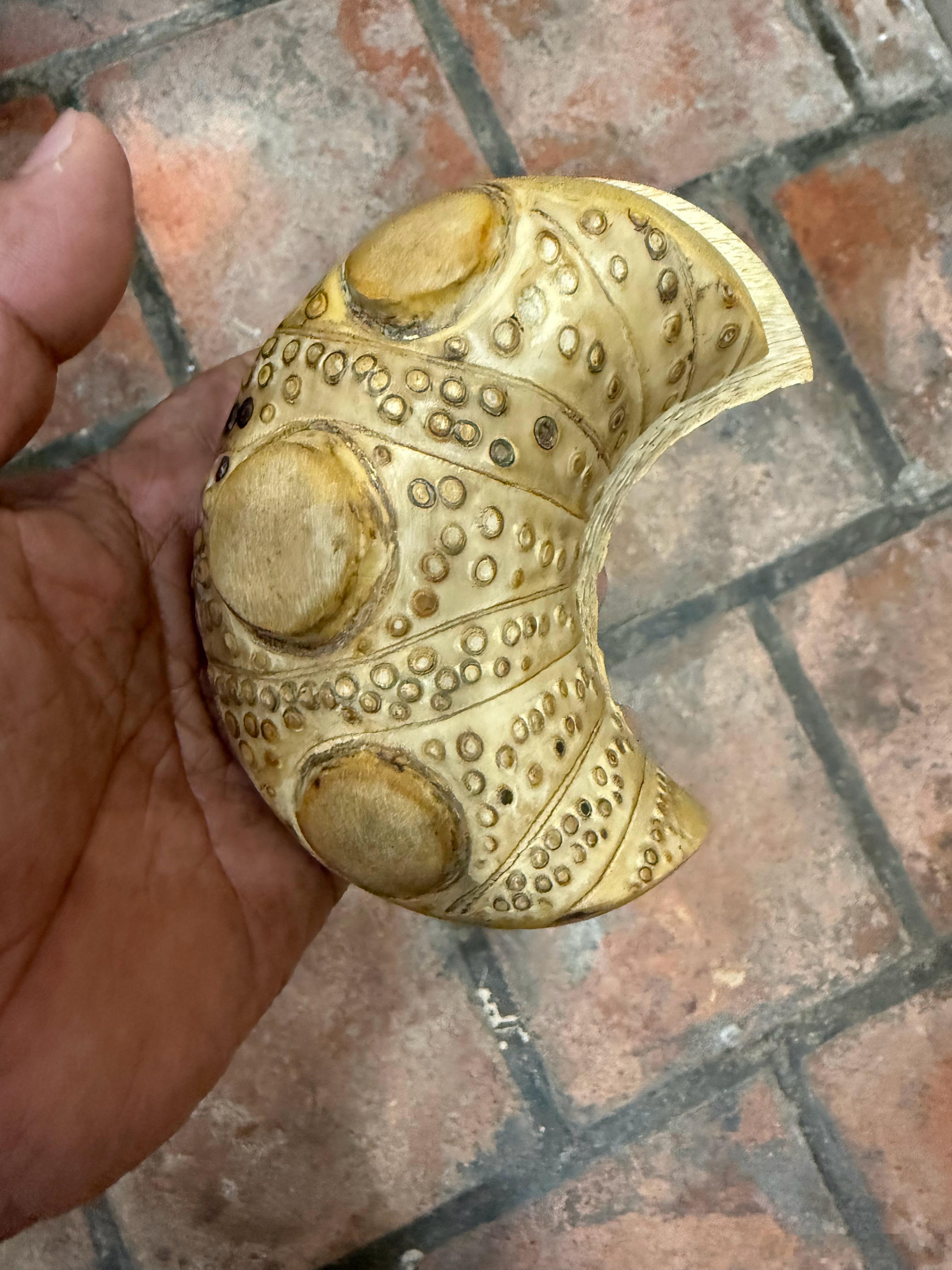 自身不开悟，谁都渡不了你 常有人深陷烦恼泥潭，四处找人倾诉、求旁人开解，盼着有人