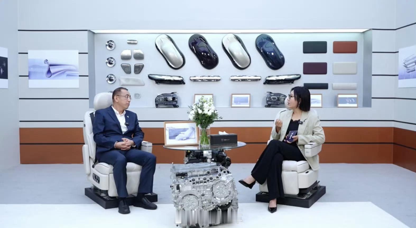 岚图泰山首搭鸿蒙座舱语音大模型在智能座舱的进化里，我一直觉得语音交互的关键，早该