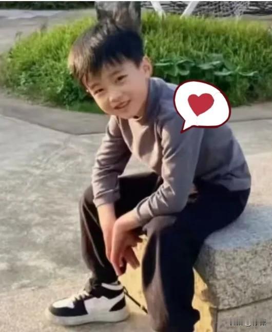 最让人心疼的懂事！
广西柳州小男孩无依无靠，
小小年纪活得比谁都通透
 
真正催