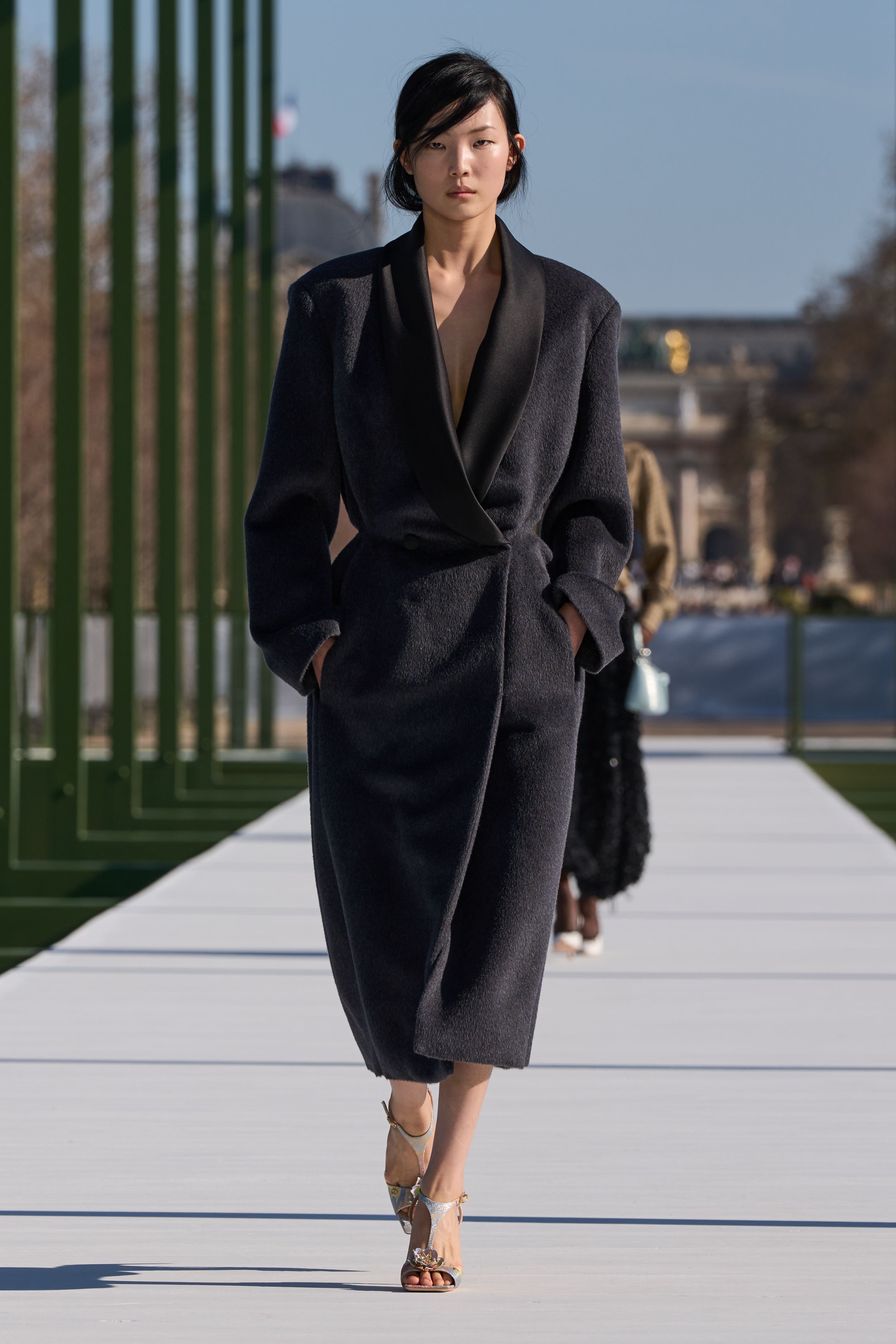 时隔四年二登嘉人 ，谷爱凌即将坐镇银十封面 ！由全套 Dior 2026 秋冬新