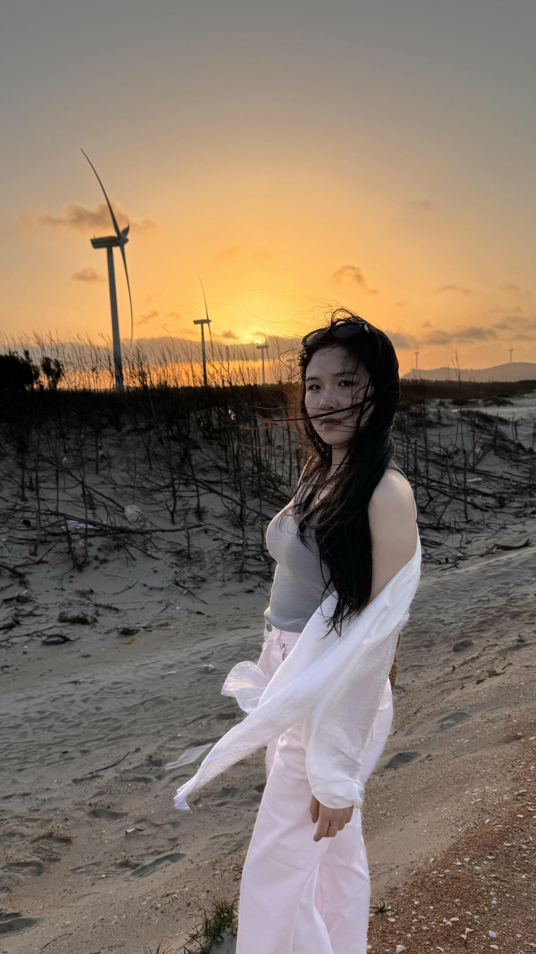 黄昏后 人潮散开