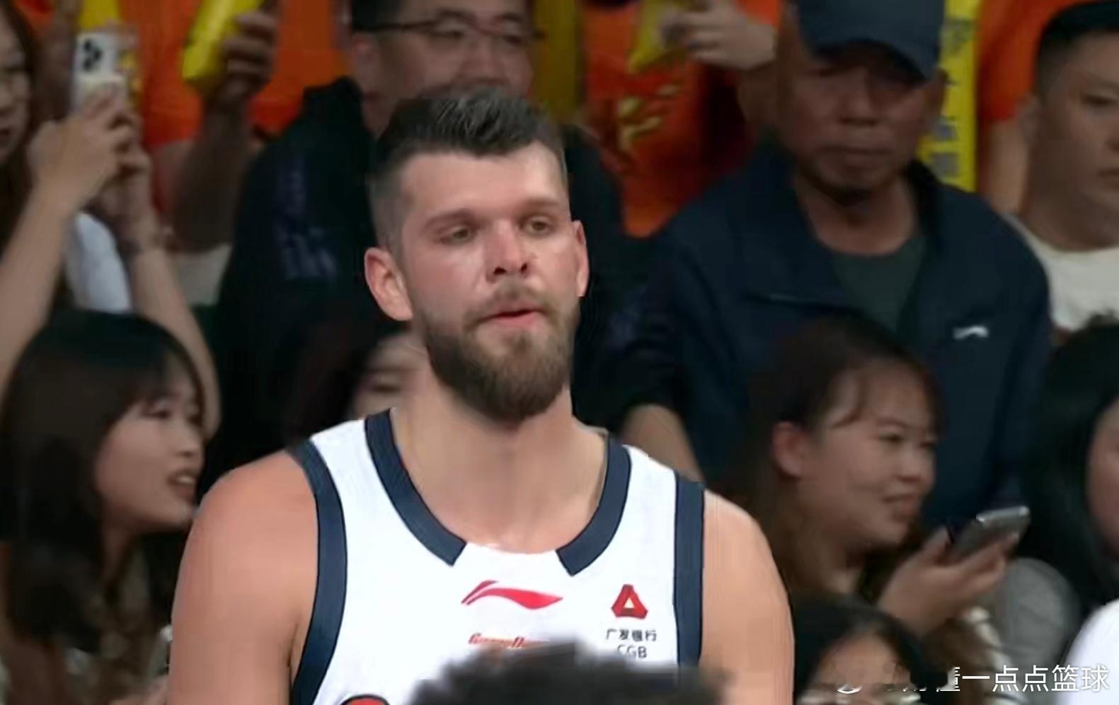 贺希宁轰7记三分入选最佳阵，拉科塞维奇16篮板领跑CBA常规赛收官轮战罢，本轮最