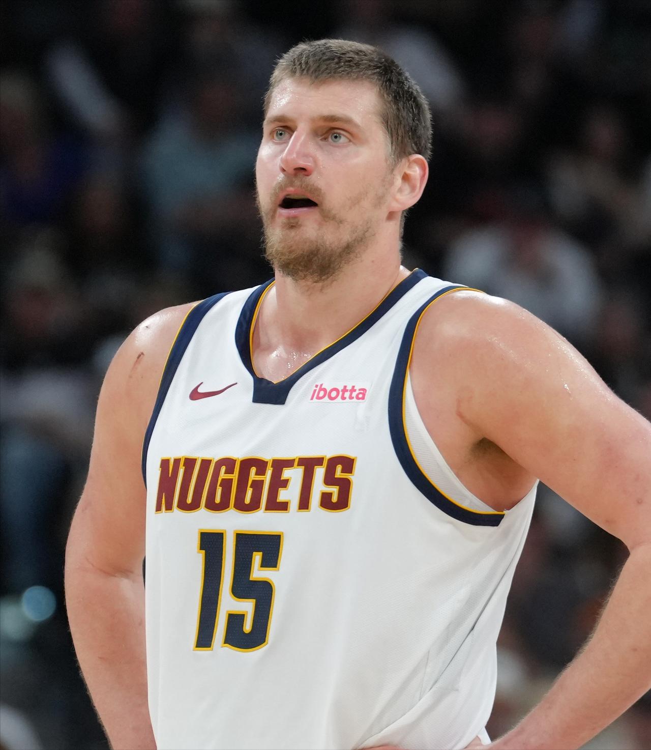 过去5场比赛，掘金队打的太刺激了：
1、掘金103-142尼克斯，狂输39分
2