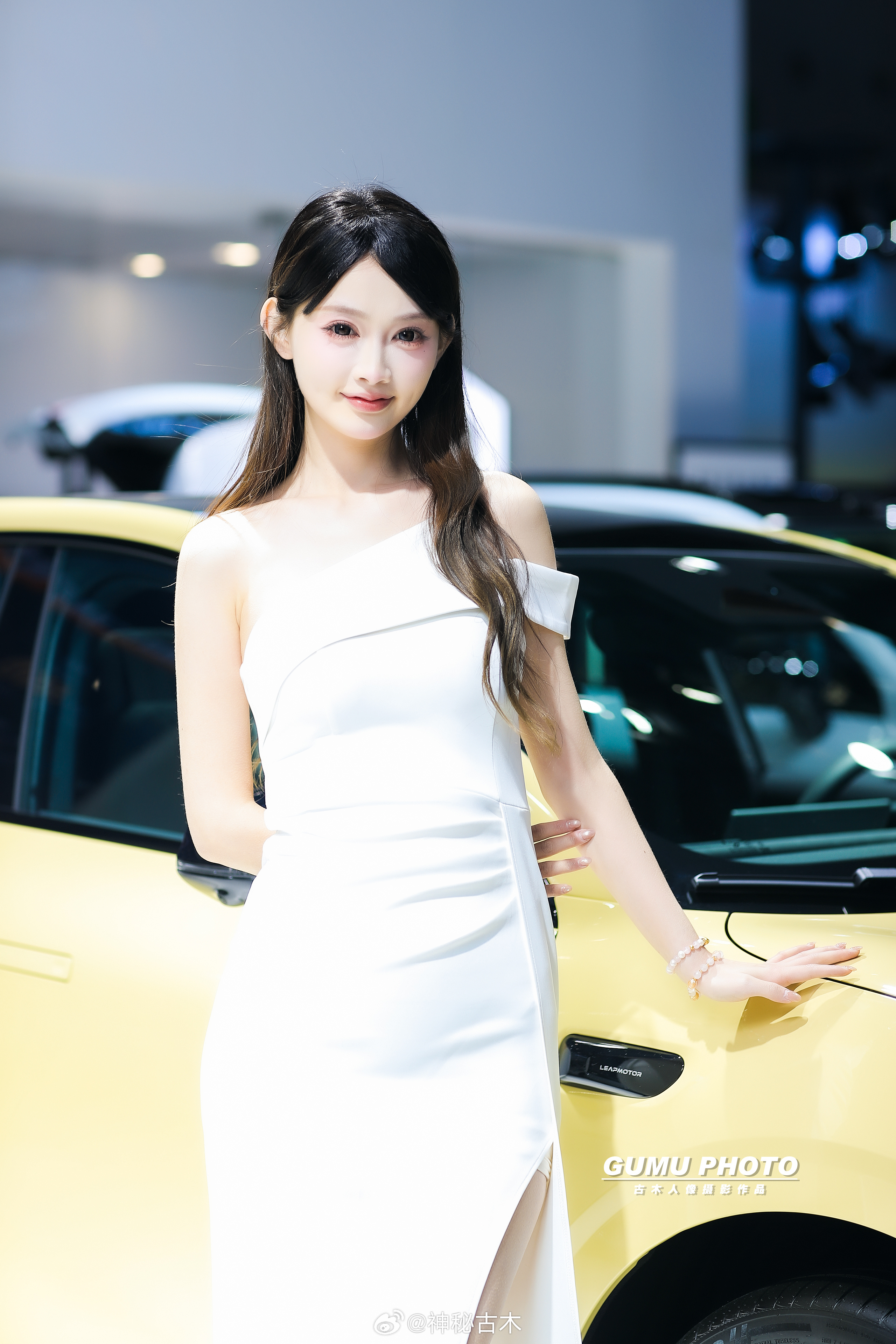 2025成都双十二车展零跑展台模特小姐姐2025成都双十二车展 