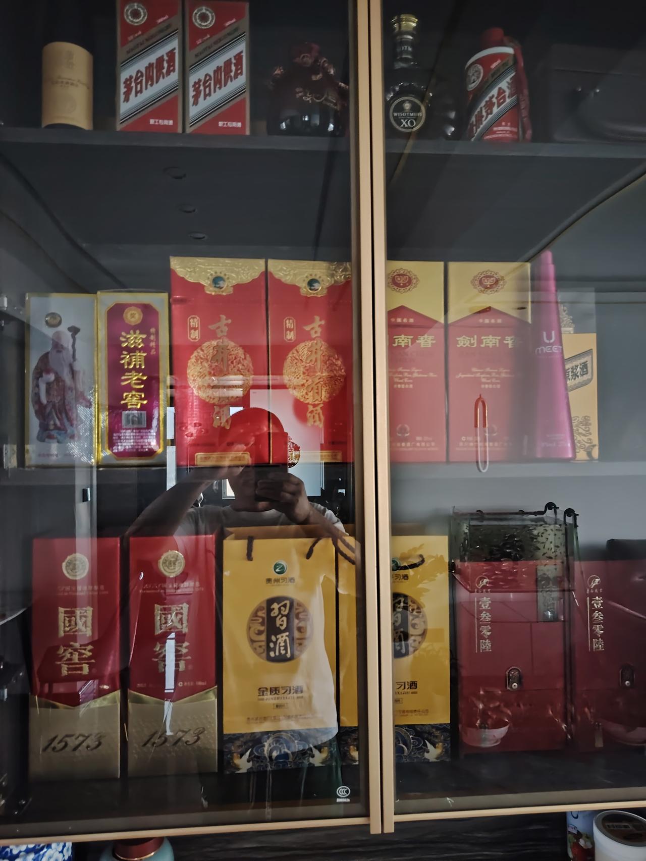 珍藏多年的酒看着都是那么的舒服，个人爱好发展酒文化。