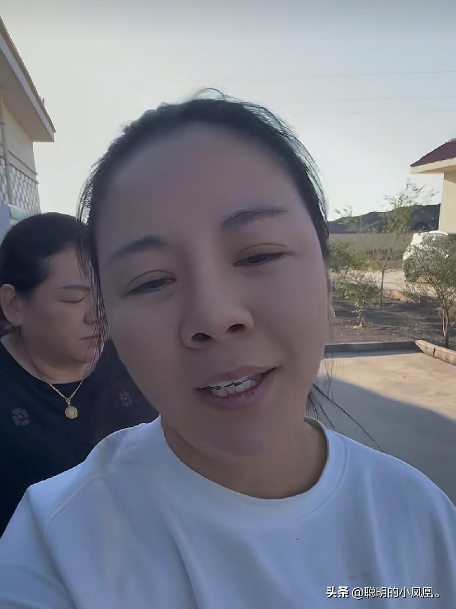小故事！
    佟小喵 这次真的要跟， 二子真的分手了，因为 王金刚做得太过分