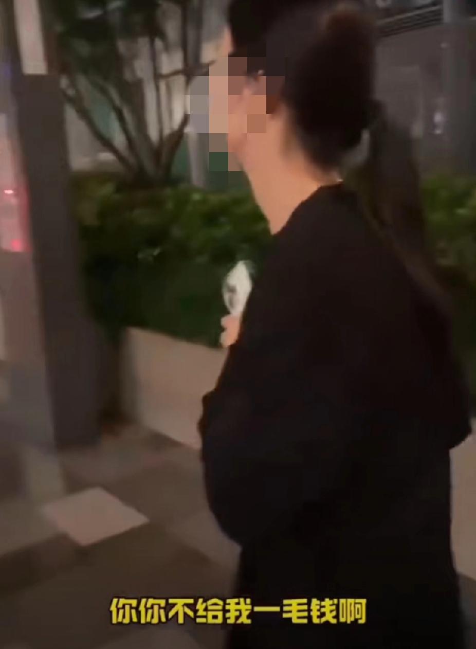 一个女孩手机遗忘在网约车上，后联系司机愿出600元让对方送货上门，手机送到后反咬
