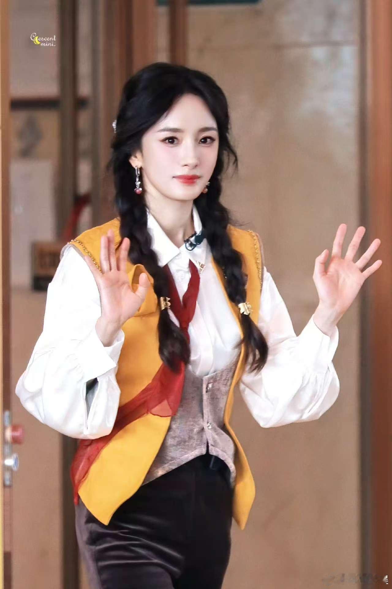 杨幂密逃7收官look杨幂麻花辫双马尾杨幂麻花辫双马尾，好看，[送花花][送花花