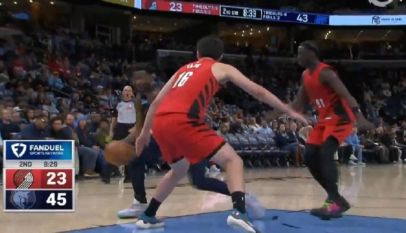 有点找不到北！NBA灰熊轻松击溃开拓者残阵，杨瀚森常规赛生涯首发登场19分钟，4