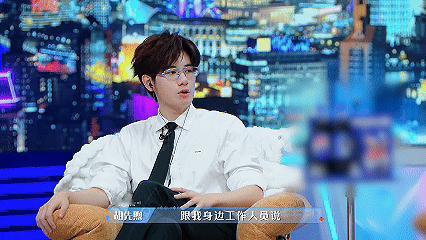 胡先煦三个月没和徐志胜搭上话 胡先煦想搭话徐志胜，三月没成功，化妆间路过八百回，