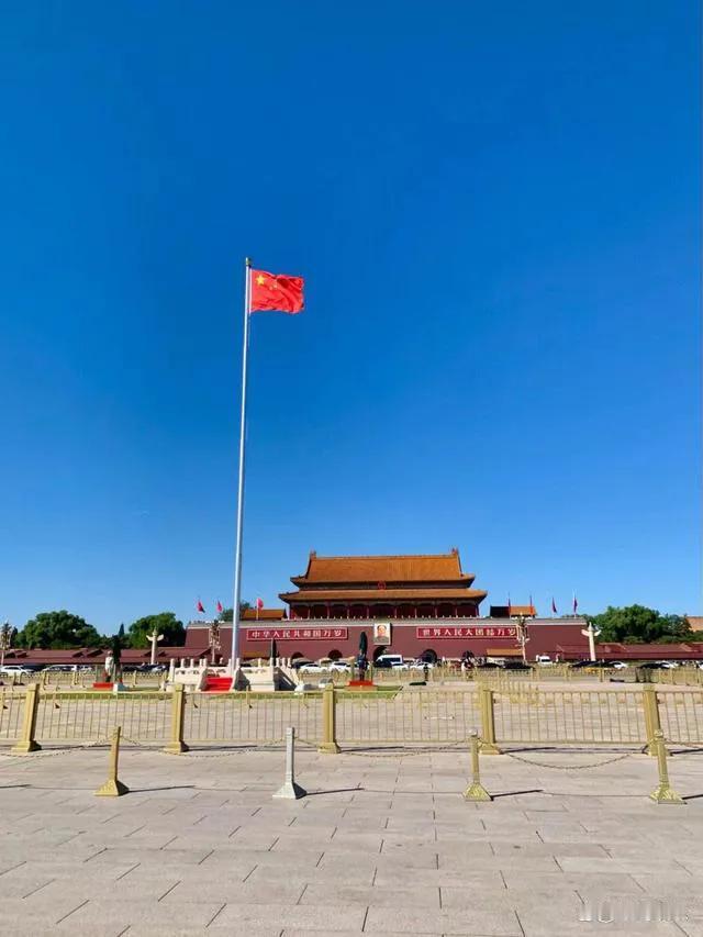 上联：时逢盛世吾华夏；
下联：？？？
