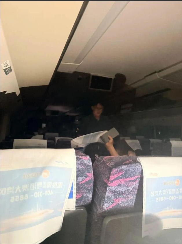 竟敢公然袭击，行驶中的高铁列车？5月30日，广州南开往广元的D1804次列车，在