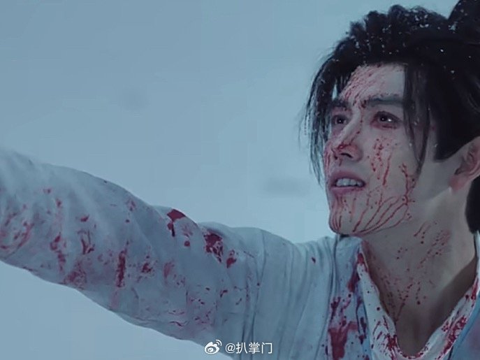 迪丽热巴陈飞宇对峙戏镜头 迪丽热巴陈飞宇魏哲鸣主演的电视剧《白日提灯》定档预告，