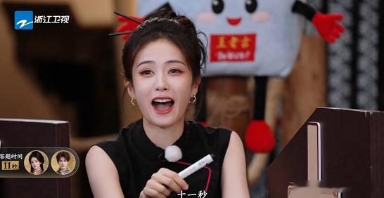 白鹿今晚跑男开挂了！ 玩游戏一直得分，玩游戏前安静沉闷面无表情，玩游戏后一整个丧
