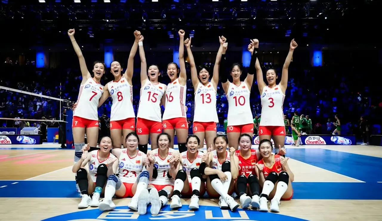 中国女排9胜4负结束VNL比赛!
北京时间7月24日凌晨，中国女排在2025国家