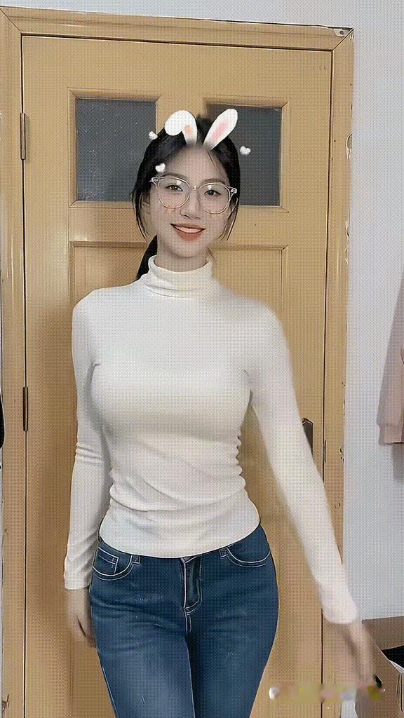 这一眼，撞回了我的整个青春！
 
刷到这个女孩儿，瞬间被这股干净的气息击中了✨