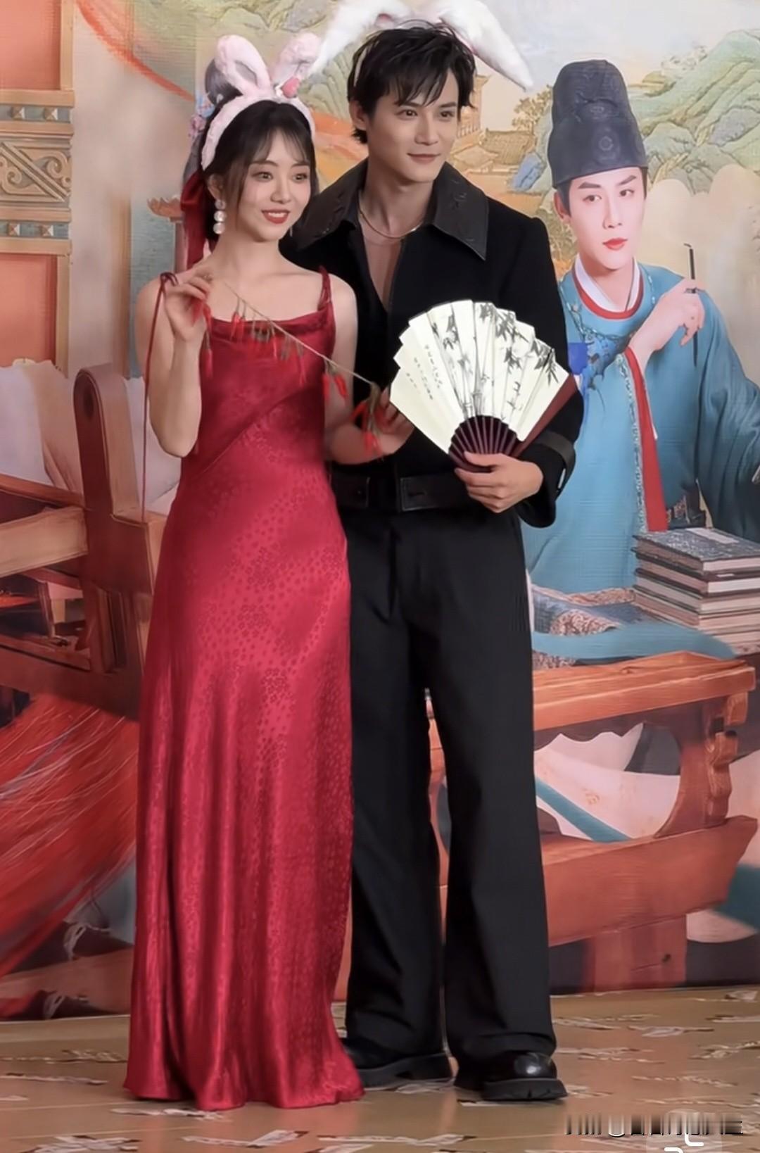 陈小纭谭松韵在古装舞太有分寸感了！总是安静站在角落，不抢戏不加戏，连镜头都主动避