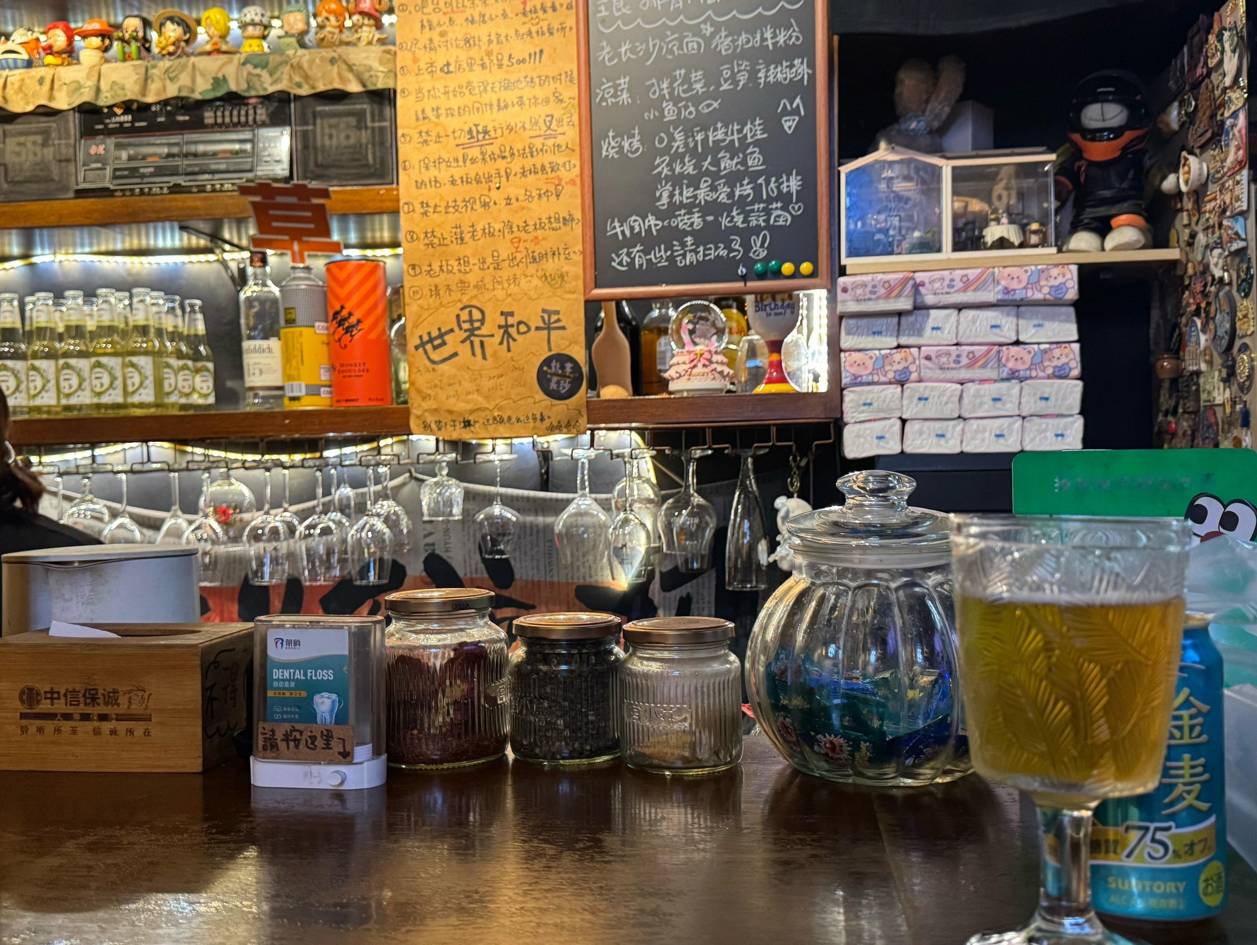 把日子过成日剧了（？）晚上下班就是坐在这种local地方喝一杯🍺 