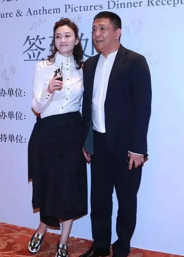 曝李小冉徐佳宁离婚李小冉这恋爱史真是一波三折啊，基本上都是导演➕制片，前两段也都