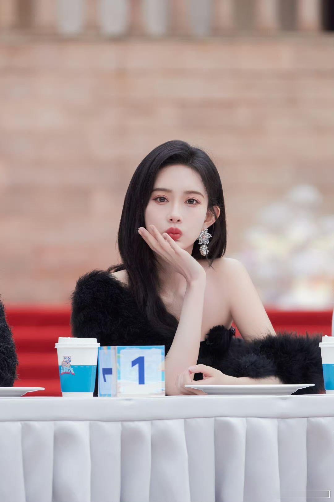 孟子义你好星期六开店 孟子义在好六开店了 谁懂啊！孟子义在好六开快闪店这消息一出