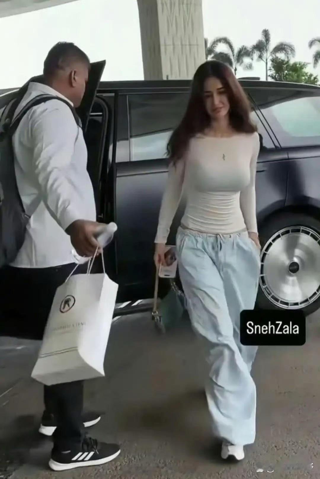 印度第一美人迪莎帕塔尼，身高175厘米，体脂率仅12% 