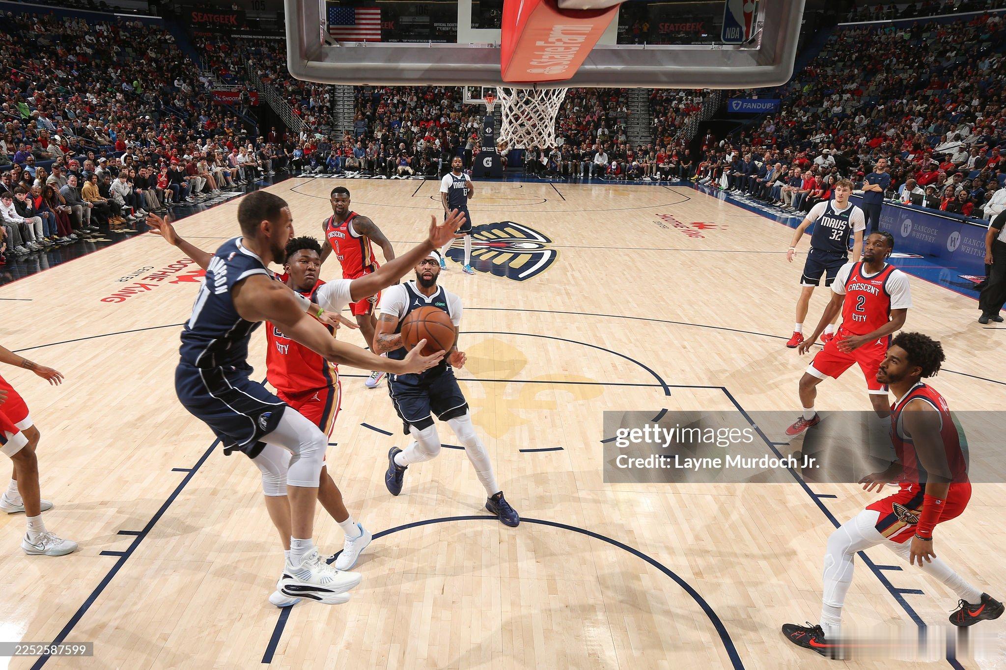 MFFL 上半场结束，我牛63比57领先鹈鹕。大家来说说观赛体验。独行侠vs鹈鹕