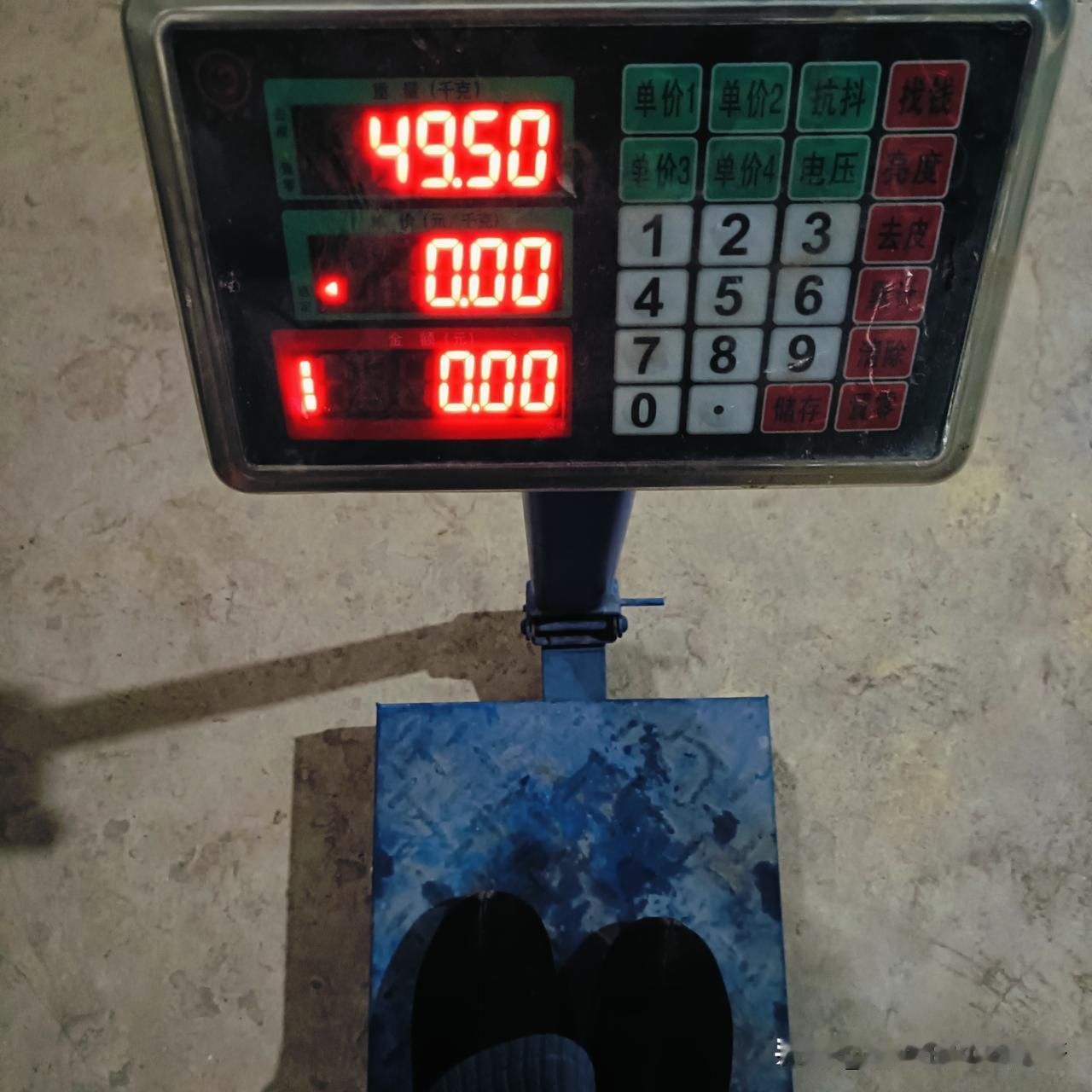 我1米5的个，100斤的肉，算不算胖？

今天有个同事看了我的抖音，特意打电话给