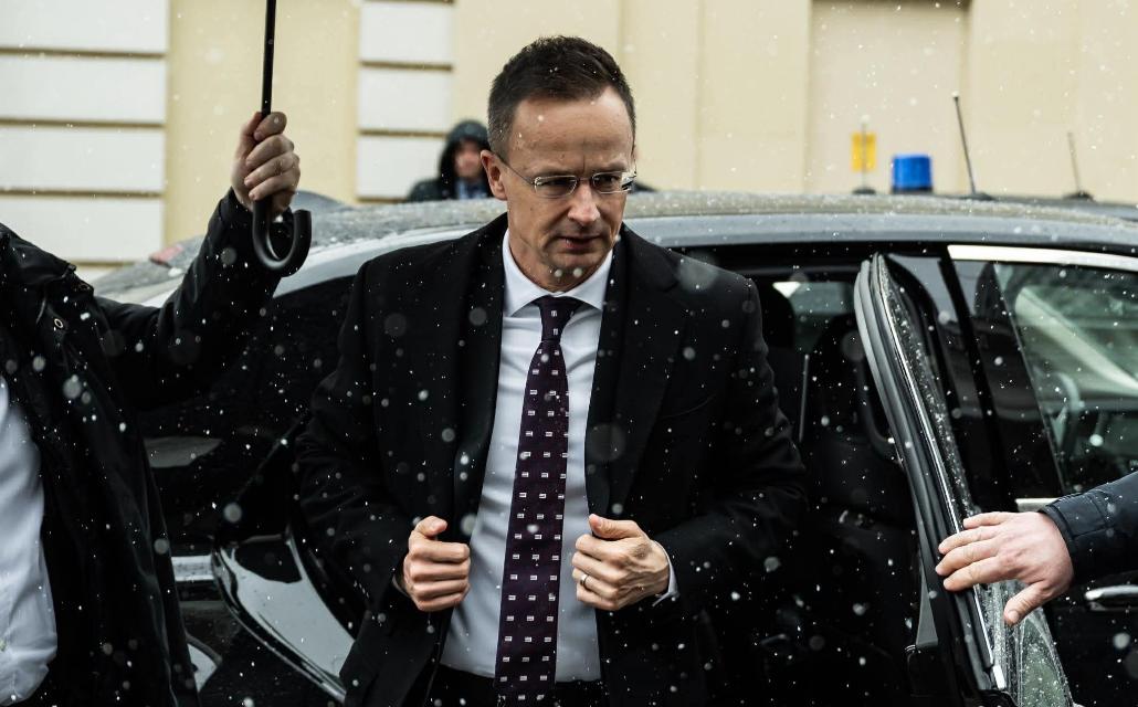 匈牙利公开喊话中国

当地时间27日，匈牙利外长西雅尔多公开表示：中国已经连续3