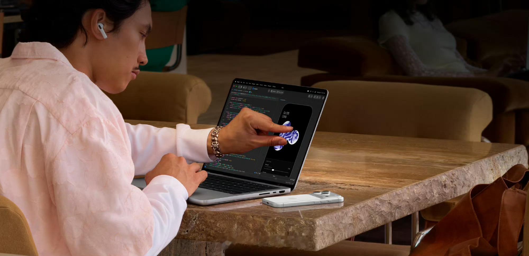 啊…苹果全新 MacBook Pro 真的上触控屏了！14英寸和16英寸版本给你