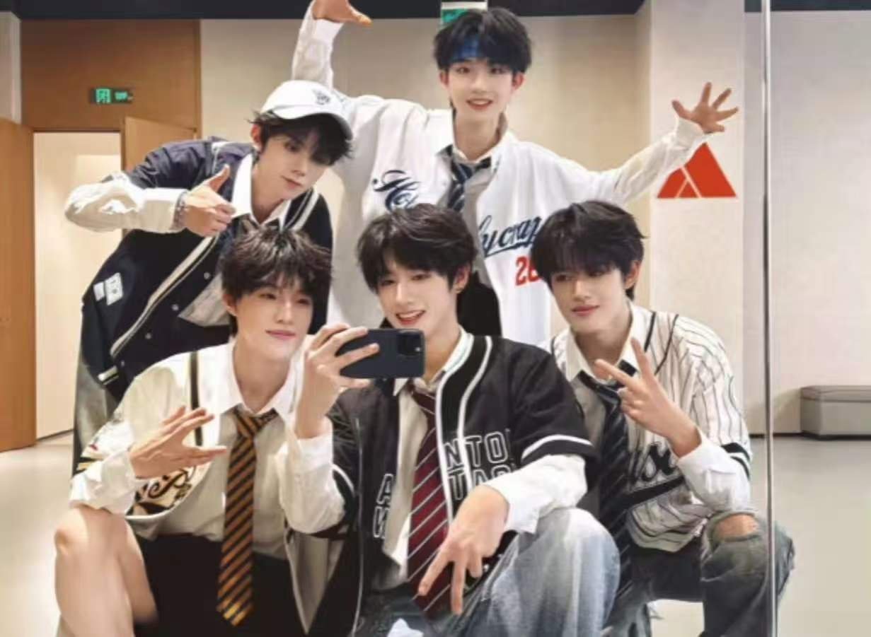 TOP纯正男团味儿爱豆果然要泡在训练室里！TOP这纯正男团味儿直接给我看 爽 了