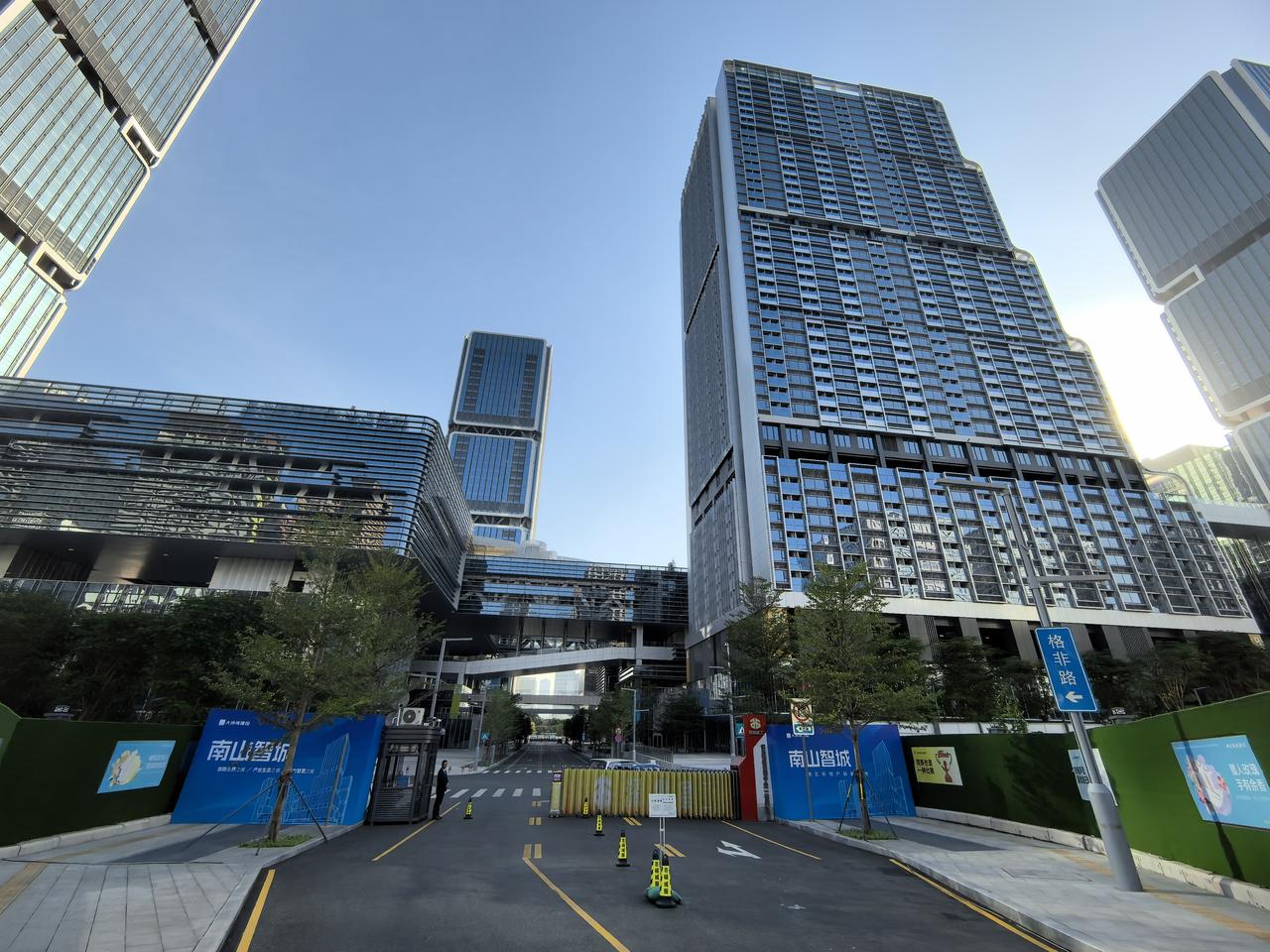 批量化生产量子计算机？是的。今天在深圳南山，见到了中国第一家量子计算机工厂。
玻