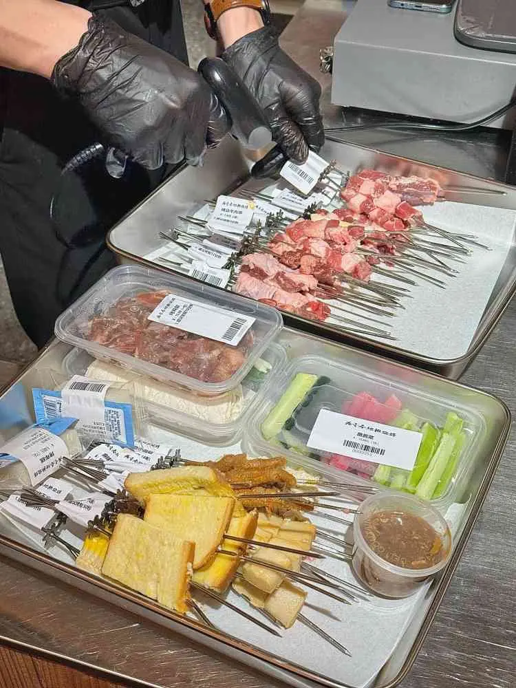 为青春地摊烧烤