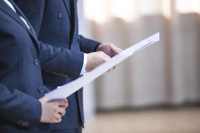 即便身处秘书科，工作也有分工，每位秘书都会跟随一位副职X长。通常而言，在领导调动