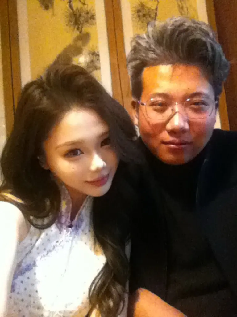 在我人生最灰暗的时候遇见了他 他拉了我一把，他有什么错呢 至少那段时间...