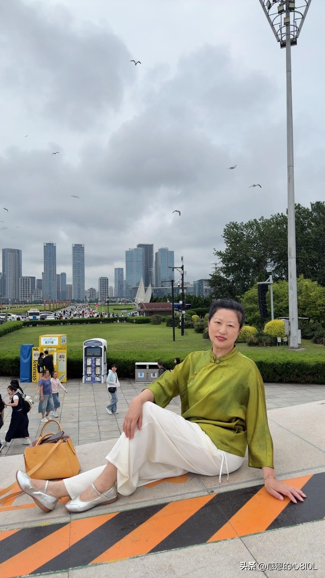 哪种的退休生活是我们羡慕的?

退休后才懂得，让人打心底羡慕的晚年，从来不是锦衣