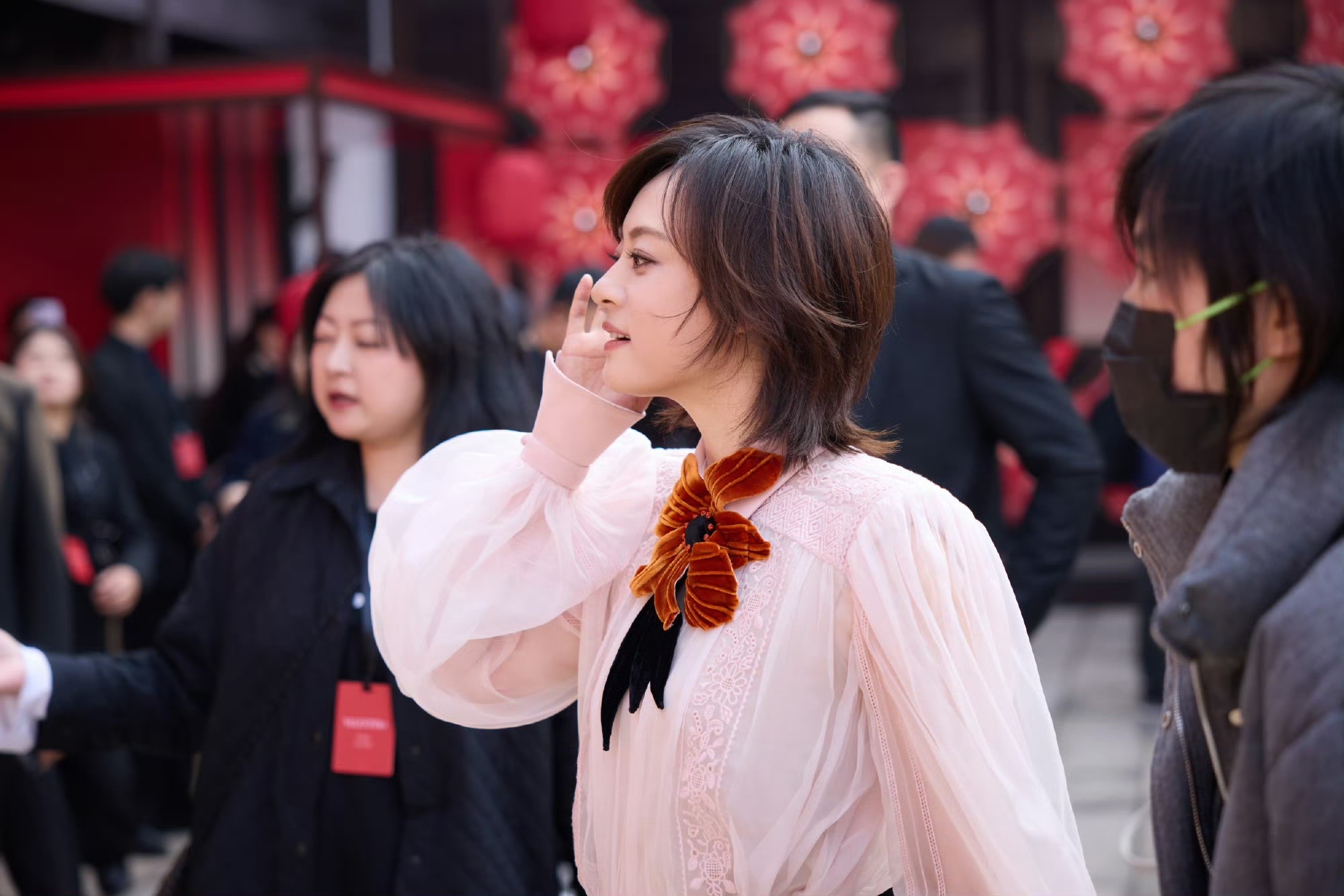 孙俪做糖画一教就会啊啊啊好厉害！！！孙俪好强的动手能力，糖画这种一看就很难上手更