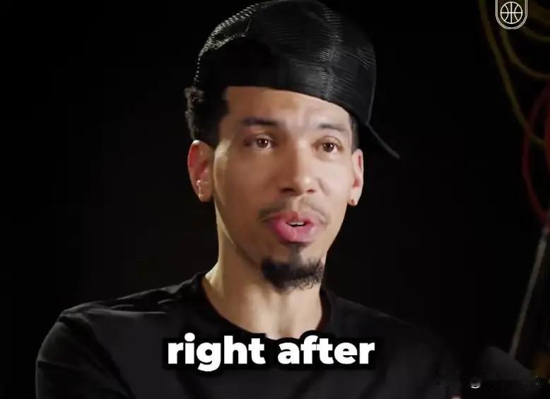 前NBA球员丹尼-格林在一档节目中谈到了2020年在园区里的生活，他说：“每天看