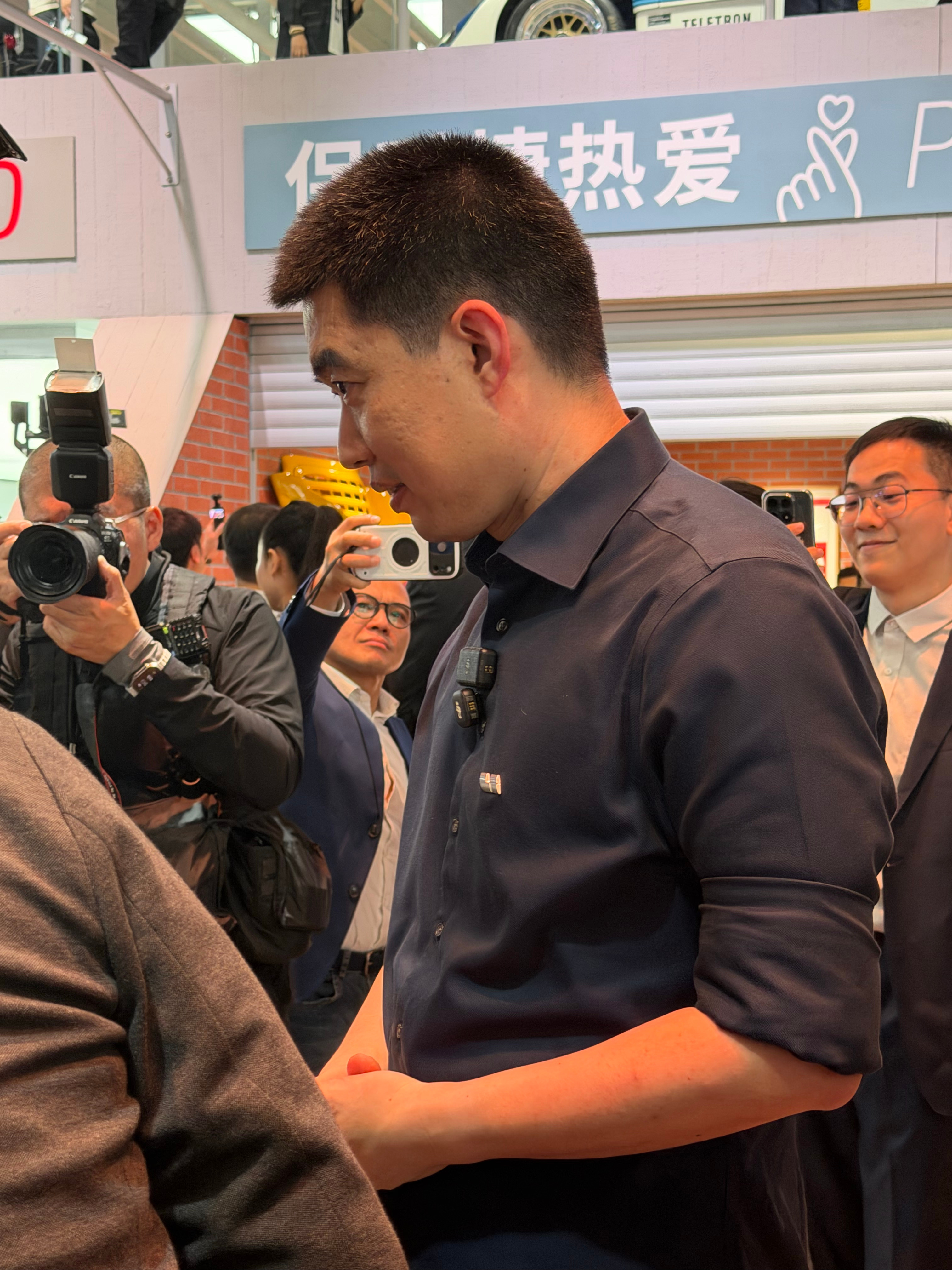 小李飞车 同为八零后，同样没学历！同样姓李！为什么他只比我大三岁！却比我成功那么