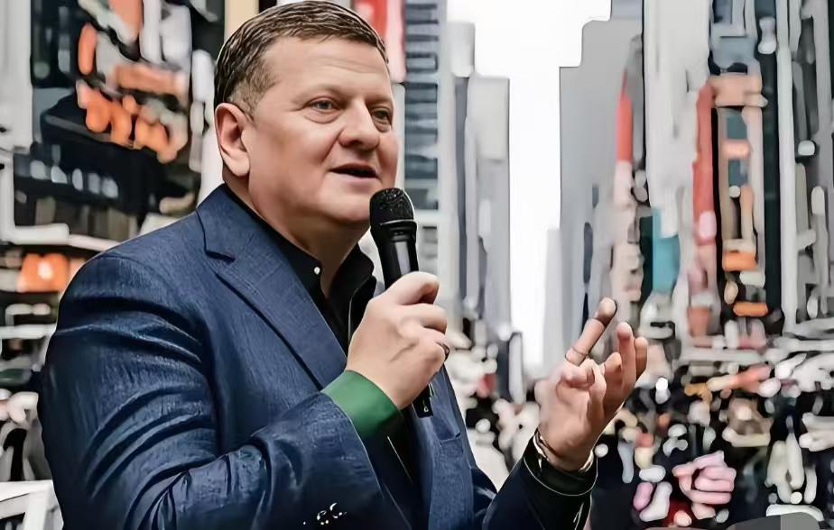 扎卢日内若是真的辞职回国准备选举，那么就说明他一点都不聪明。这段时间，网上总有消