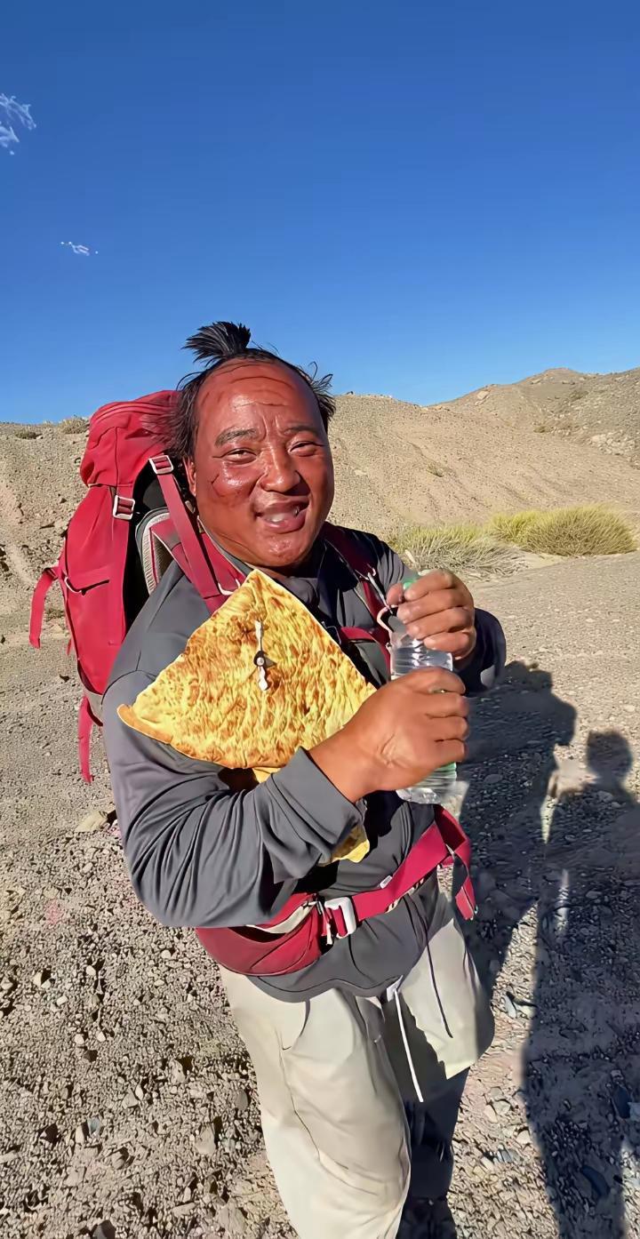 谁都想做一名乐观的独行侠，看看这位乐观的仁兄，很多人都望而却步了。
如果你对这个