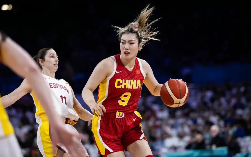 中国女篮输了！加时赛1分遗憾落败！客观说：

1、裁判相当给力，多次关键判罚对我