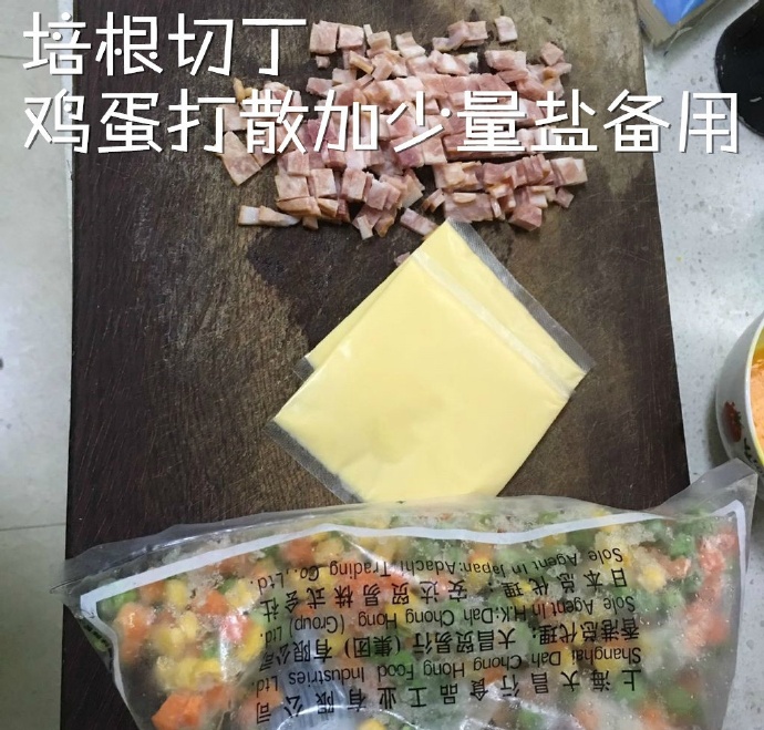 鸡蛋和蔬菜不一样的吃法——蔬菜坚果鸡蛋杯！加上迷人的芝士！我的宝藏食谱